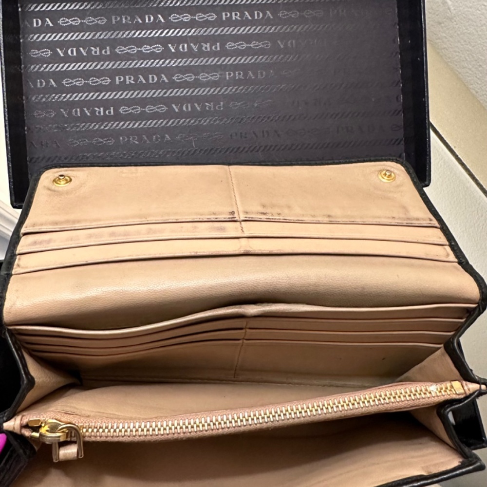PRADA Wallet - Picture 4 of 7